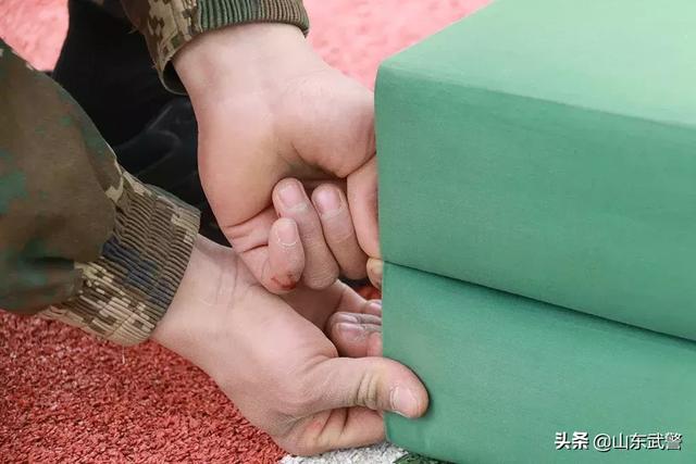 叠军被有什么简单的小妙招，叠出这样的“好军被”总共需要几步
