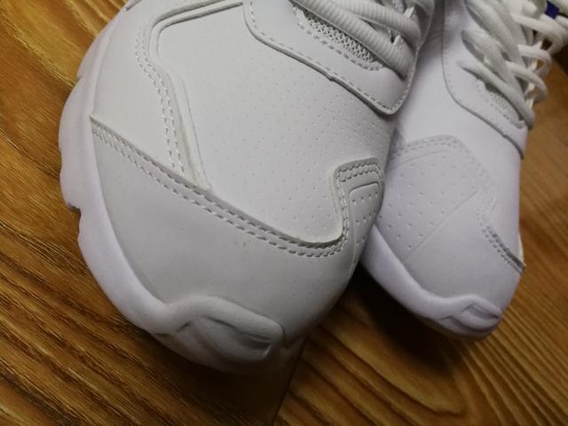 李宁运动鞋怎么样，安踏和李宁哪个质量好（还能为脚部减轻负担）