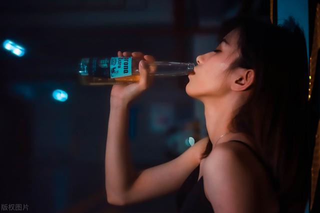 小四向着渣男进攻，快穿文类似小四向着渣男进攻（言情小说推荐：渣女海王系列文）