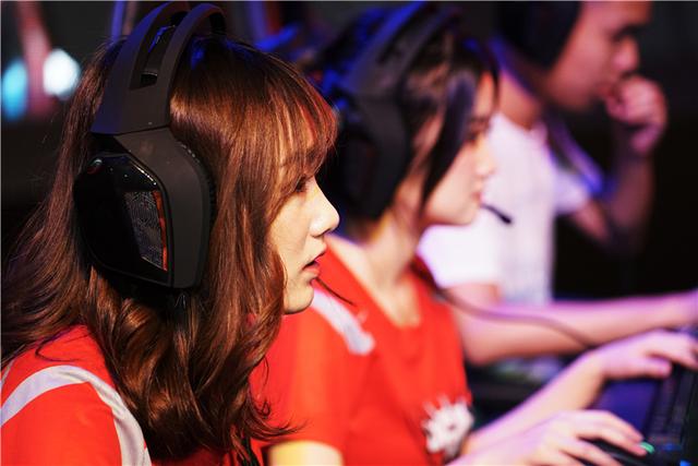 rita电竞椅，rita颜值好高（迪锐克斯电竞椅联手Rita助力女性电竞游戏市场）