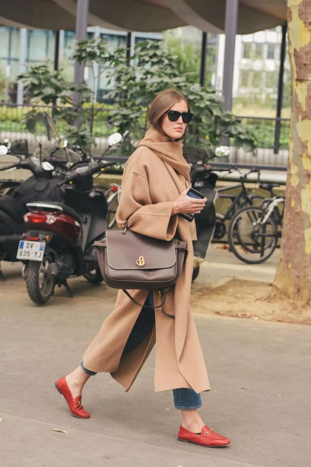 如何搭配职业装，职业装怎样搭配（搭配上都要注意以下2点）