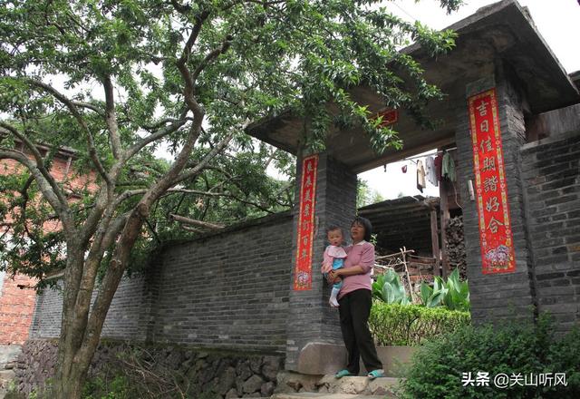 一宅不宜两门图片，一宅进大门分两院好吗（农村老话“一户开两门）