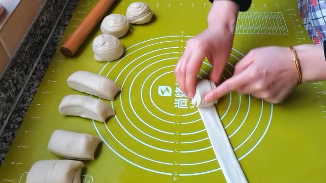 自制手抓饼皮的做法，自制手抓饼皮的做法简单（做成手抓饼或酱香饼）