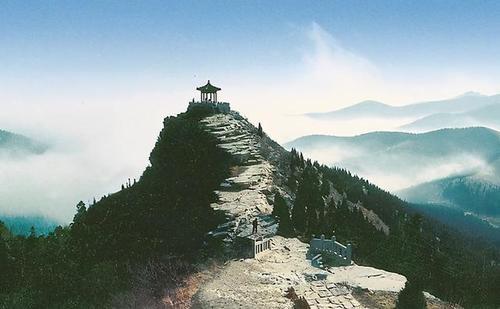 寿比南山的南山指的是哪座山，寿比南山不老松,福如东海长流水下一句（“寿比南山”中的“南山”指的是哪座山）