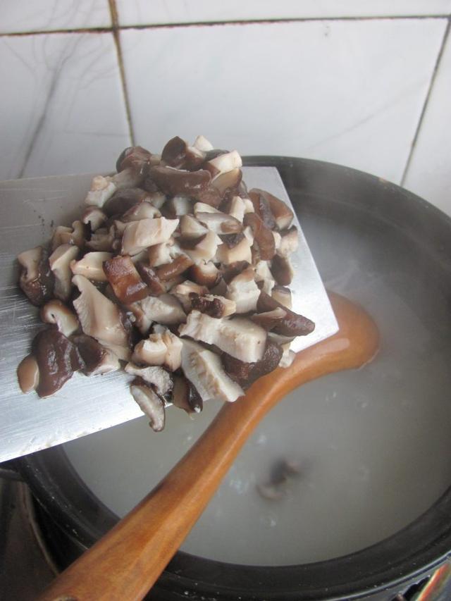 瘦肉粥怎么做好吃又营养丰富，瘦肉粥怎么做好吃又开胃（蔬菜瘦肉粥这样做简单、营养又暖胃）