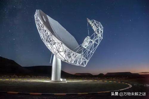 黑洞是什么颜色的，黑洞是什么颜色的a黑色b白色c无色（黑洞照片为什么显示是红色的）