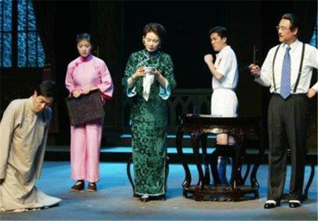 雷雨人物形象分析，雷雨人物（女性的悲剧——浅析《雷雨》中周繁漪的角色形象）