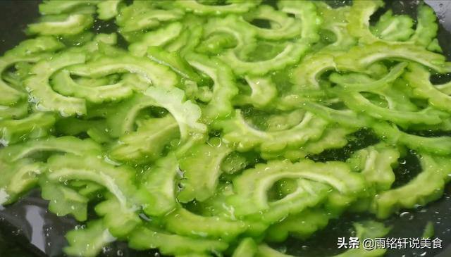 凉拌苦瓜的正宗做法，凉拌苦瓜的家常做法（凉拌苦瓜的正确做法）