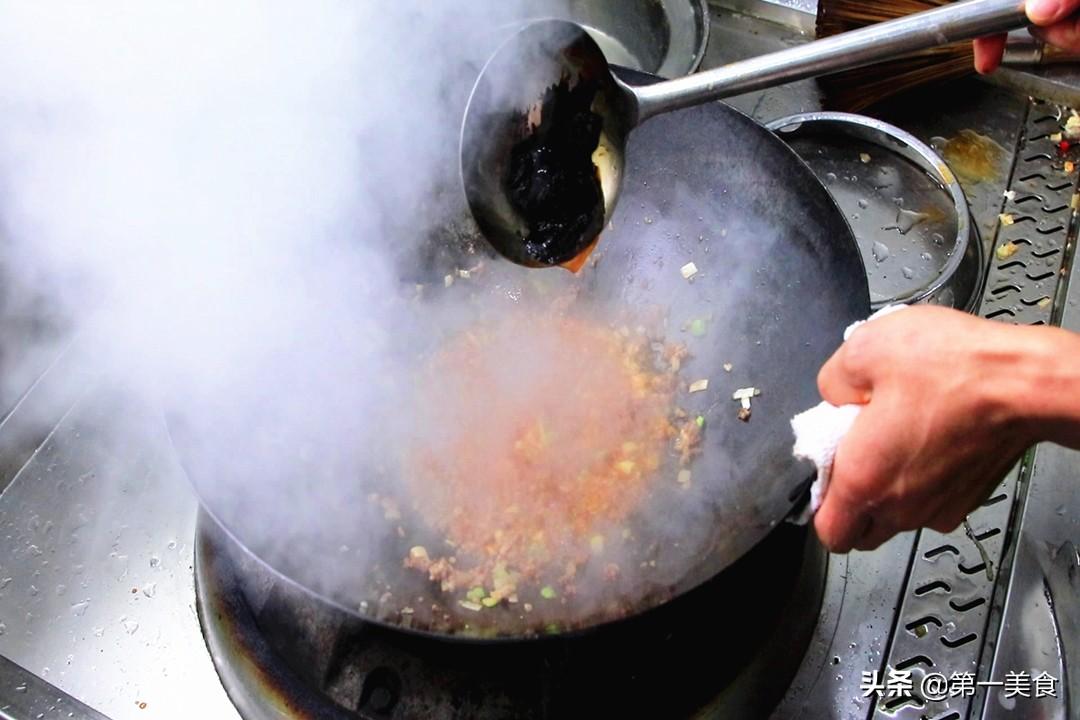 炸酱面用什么酱，炸酱面用什么酱炒（做炸酱面到底用黄豆酱还是甜面酱）