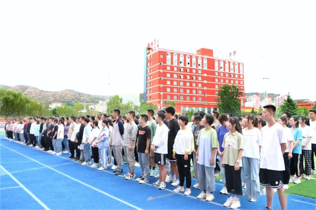 兰州高三复读哪个学校好（衡水第一中学兰州分校2021届高考复读部假期提高班开展入学教育）