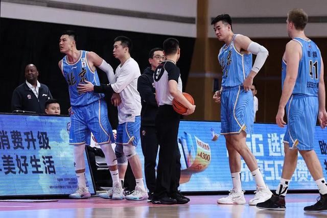 篮球运动员姚明还活着吗死了，篮球运动员姚明怎么了（姚明，你别再憋着了）