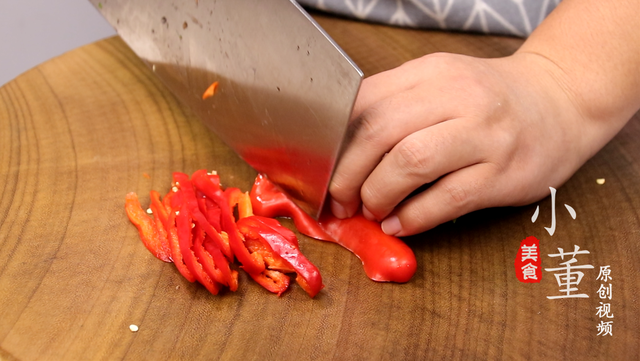 豆干炒韭菜怎么做好吃，豆干炒韭菜怎么做好吃又简单（5分钟就学会）