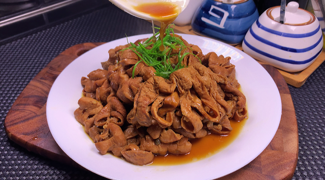 猪大肠的做法大全视频，猪大肠怎么做的最好吃（肥肠怎么洗，才干净无腥臭味）