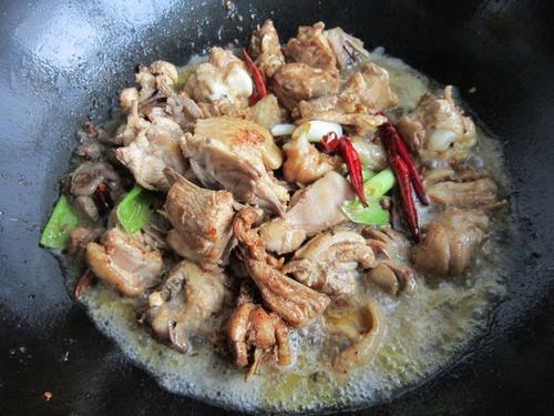 清炖整只鸡汤的做法，清炖整只鸡汤的做法大全（要给家人喝清炖鸡汤）