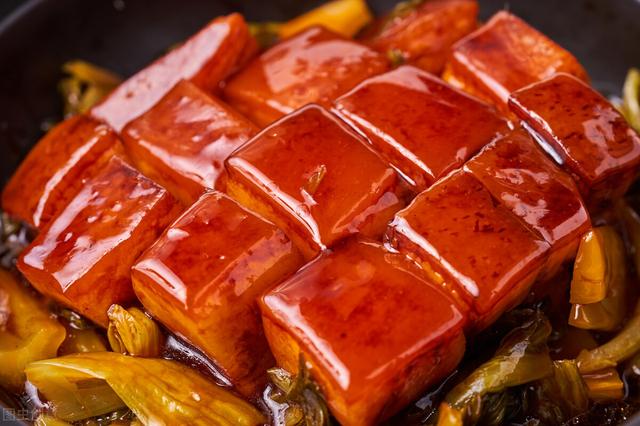 东坡肉是哪里的菜，东坡肉是哪里的名菜（东坡肉是哪个地方的菜）