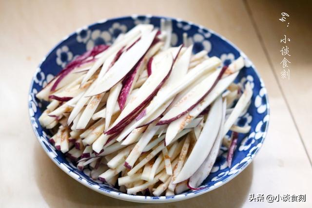 鸡脚筋在什么部位，鸡筋是哪个部位（鸡爪中最好吃的部位）