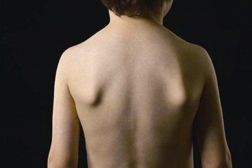 靠墙站立的好处功效与作用，靠墙站立有什么好处（每天坚持10分钟的靠墙站）