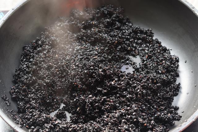 简单阿胶糕做法，简易阿胶糕的做法（过年招待亲朋好友准没错）