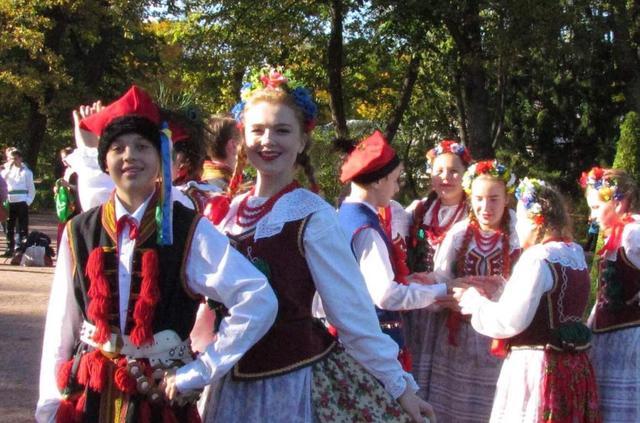 俄罗斯族是中国人吗，俄罗斯族在中国哪里（中国的俄罗斯族和俄罗斯人是什么关系）