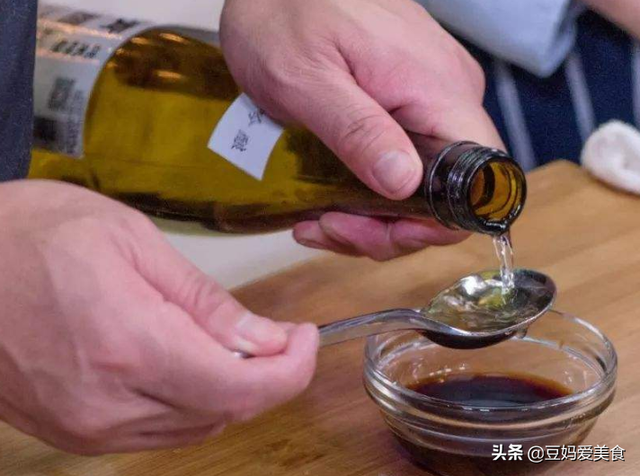 味淋是什么调料，味淋是什么东西（这种“料酒”一点也不辣）