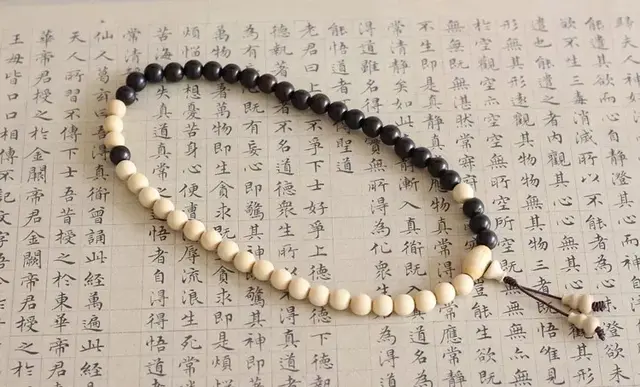 绿幽灵五行属什么，绿幽灵水晶五行属性（你戴的手串是佛教的还是道教的）
