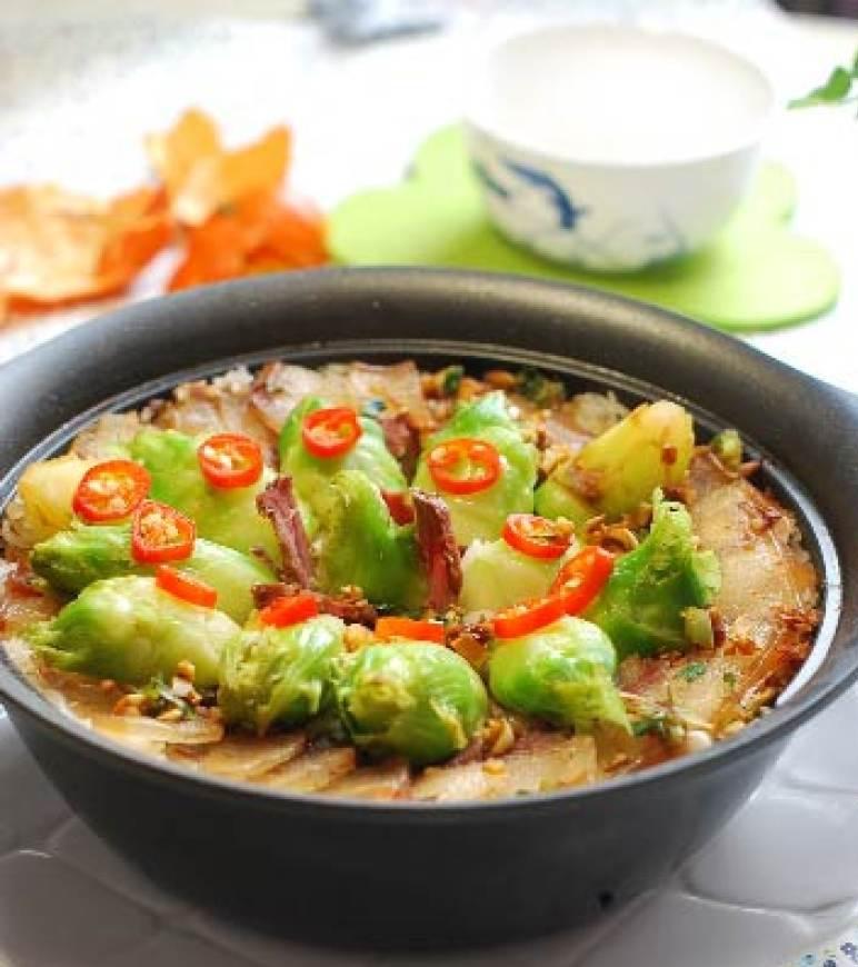 和家人一起吃一锅热乎乎的咸肉儿菜煲 用川渝食材做地道粤菜。-起舞食谱网