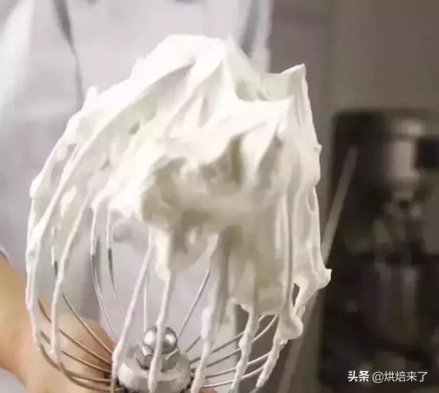  动物奶油怎么打发，手工淡奶油打发教程（奶油受不了~~夏季奶油打法的问题与技巧） 
