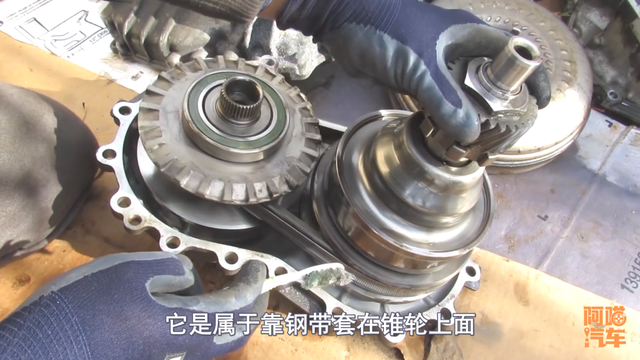 变速箱油多久换一次，汽车变速箱油多久换一次（变速箱油更换标准按时间还是里程）