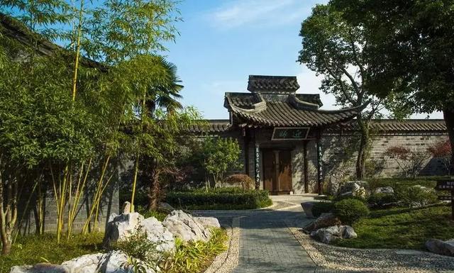 吴敬梓是哪本名著的作者，历史上对吴敬梓的评价的怎么样（《儒林外史》历经十年问世）