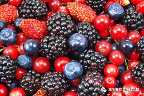 蓝莓的热量高吗?减肥可以吃，蓝莓能减肥吗（什么水果最适合减肥吃）
