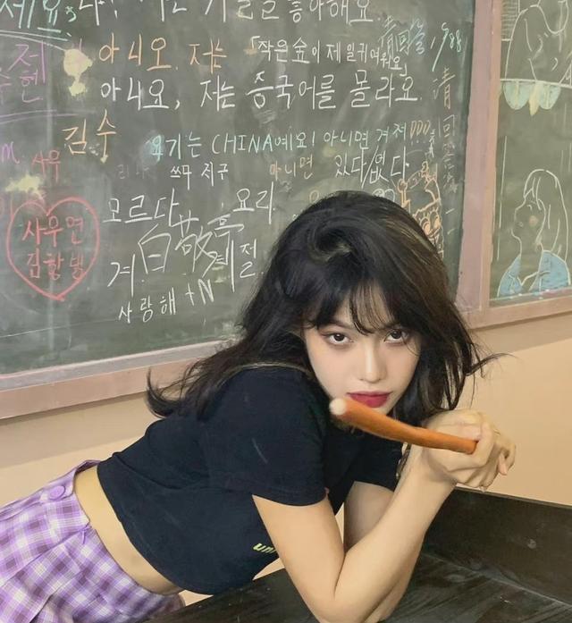 女微信图片简单气质，简单气质的女生微信头像     我记得我爱过（女头像：“我不等了）