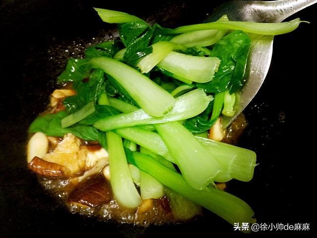 炒青菜的做法，豆腐炒青菜的做法（香菇炒青菜加上这一步）