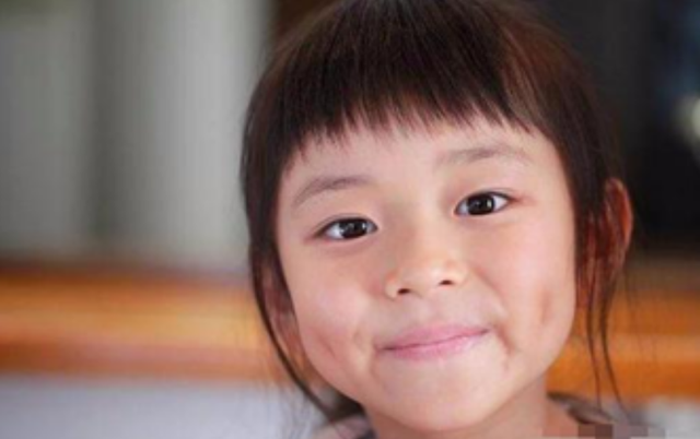 酒窝是怎么形成的，脸上的酒窝是怎么形成的（”科学解释酒窝形成）