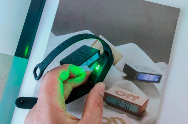 小米手环充电需要大力扣吗，小米手环使用前要不要充满电（干掉按键+血氧检测+心率监测）