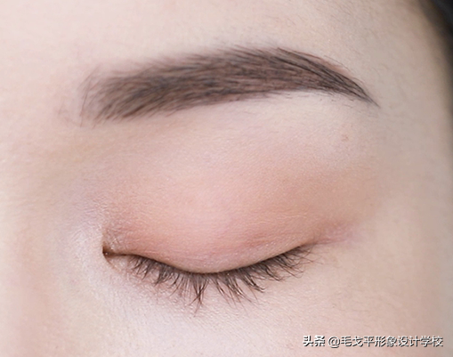 眼妆的技巧，眼影的化妆技巧（眼妆怎么画，干净自然不显脏）