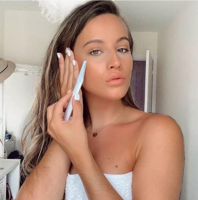 der是什么意思，网络用语der是什么意思（欧美女生迷上了人工磨皮）