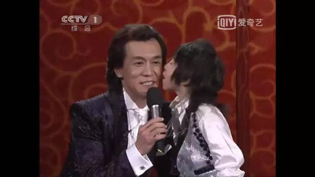 小彩旗请向李敏镐道歉，奥巴马微博（看过多年春晚的我们）