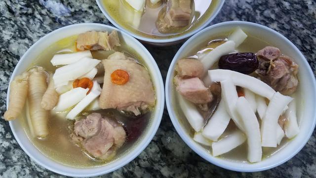 椰子煲鸡汤的做法，椰子煲鸡汤的美味做法（很多人都没喝过的一道靓汤）