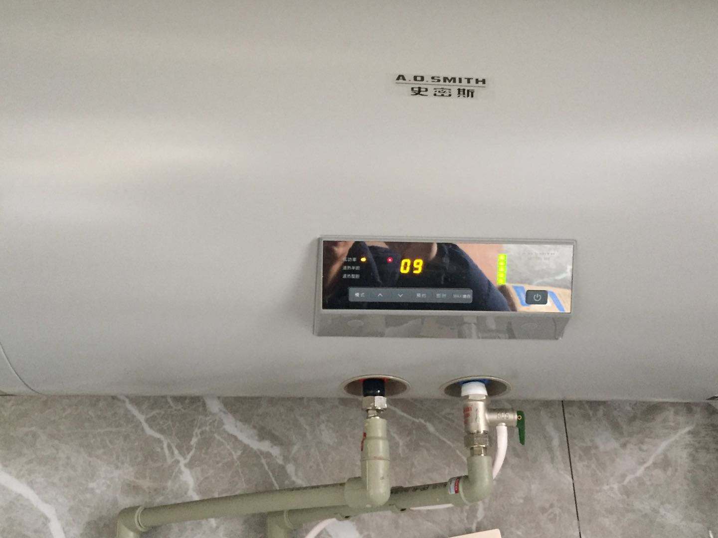 洗澡热水器(洗澡热水器漏水)