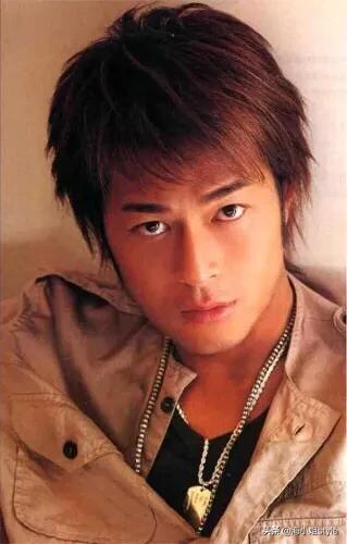 柯震东坐了几年牢，柯震东在哪里服刑（22位涉嫌犯罪的明星）