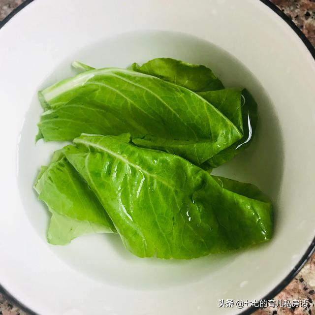 怎样制作婴儿辅食：蛋黄泥的做法，怎样制作婴儿辅食（适合7个月宝宝哦）