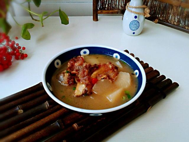 牛骨萝卜煲，牛筒骨炖萝卜（放点萝卜去油腻又清香）