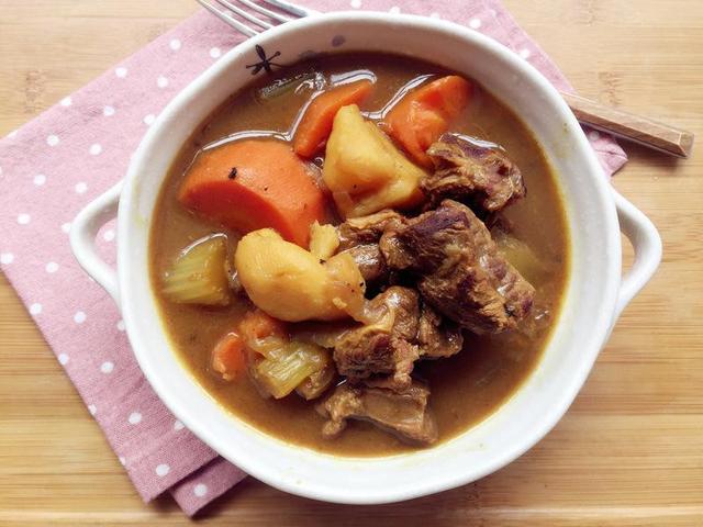 咖喱是什么东西，咖喱粉是用什么材料做成的（印度人为啥那么喜欢吃咖喱）