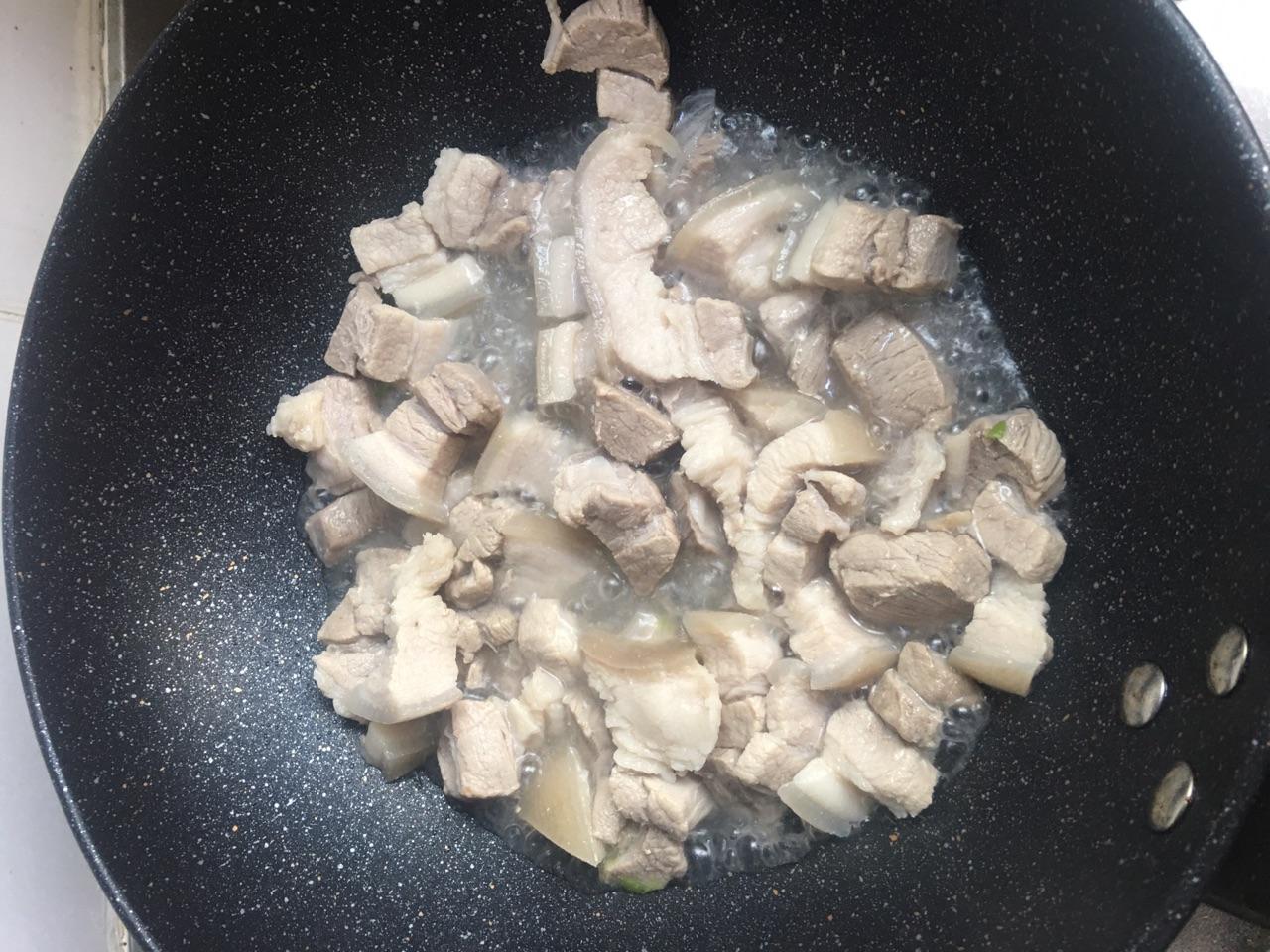 土豆炖肉的做法(土豆炖五花肉的家常做法)插图(8)