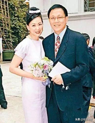 王馨平个人资料，邓拱璧个人资料（嫁入豪门18年一直未怀孕）