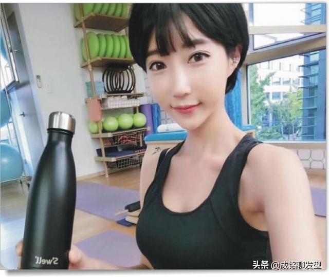 抬头纹多适合什么发型，抬头纹多适合什么发型男（适合长脸的十款减龄发型）