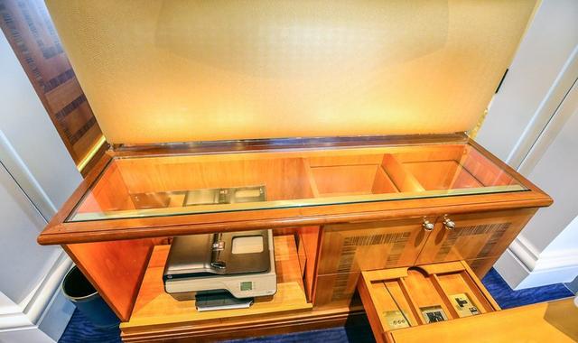 迪拜七星级酒店，迪拜七星级酒店有哪些服务（超奢华七星级住宿楼中楼房间大公开）