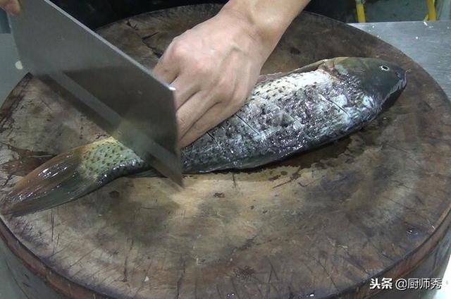 家常焖鱼最简单做法，鹏厨教你做酱焖鱼