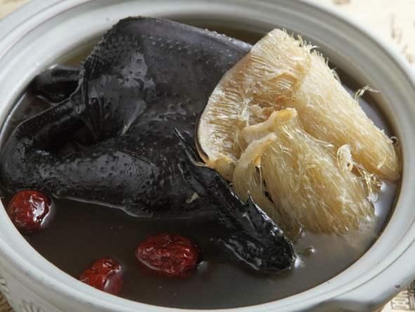 鱼翅羹家常做法，鱼翅羹家常做法视频（舌尖上的菜谱之鱼翅炖乌鸡汤）