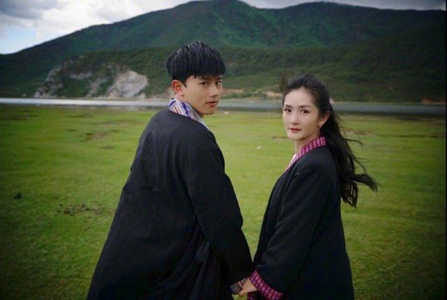 张杰谢娜的结婚照片，谢娜和张杰李宇春（夫妻穿情侣装向对方表白）